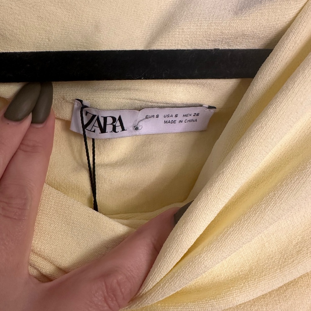 Zara Light Yellow Garment - Picture 4 of 4